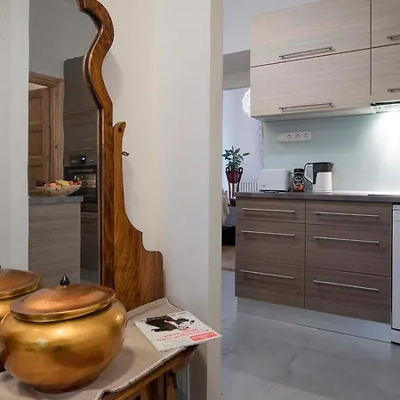 Lovely Flat Near The Danube شقة *